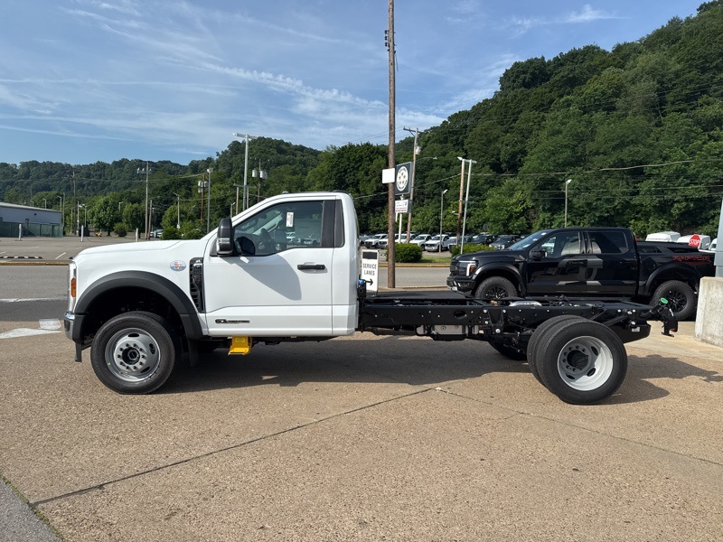 2025 Ford F-550 XL photo 3