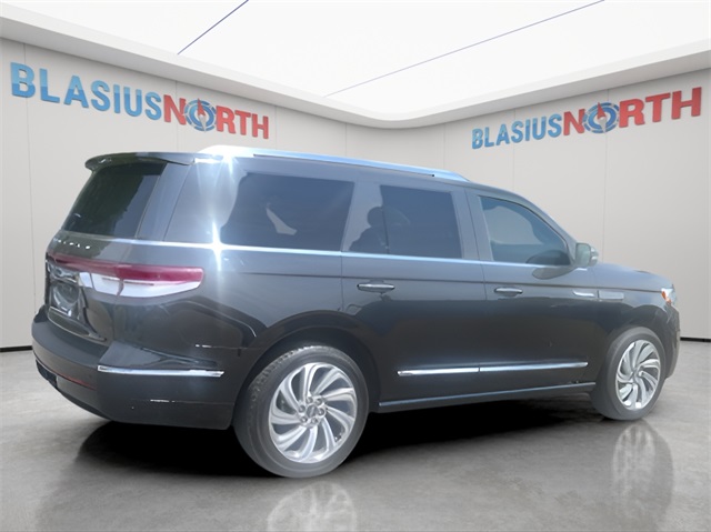 2022 Lincoln Navigator Reserve photo 2