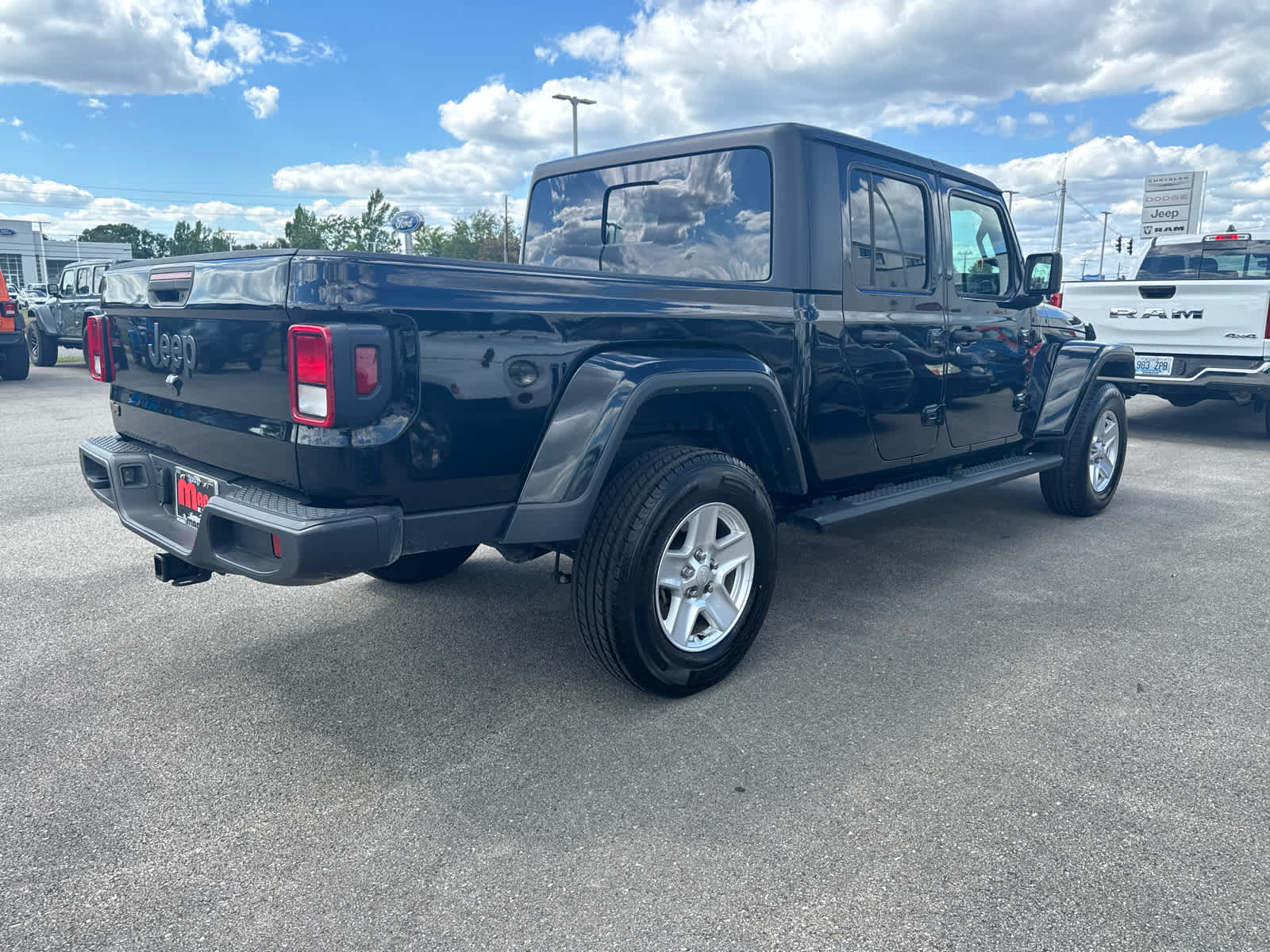 2023 Jeep Gladiator Sport S photo 5