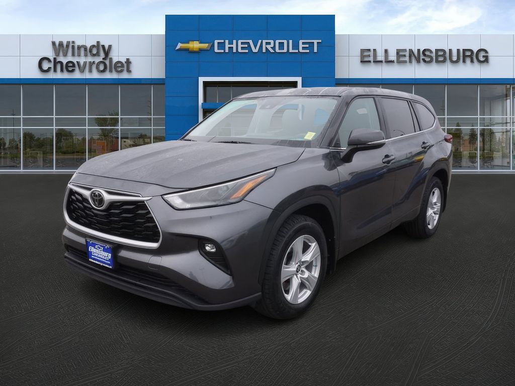 2024 Toyota Highlander LE photo 2