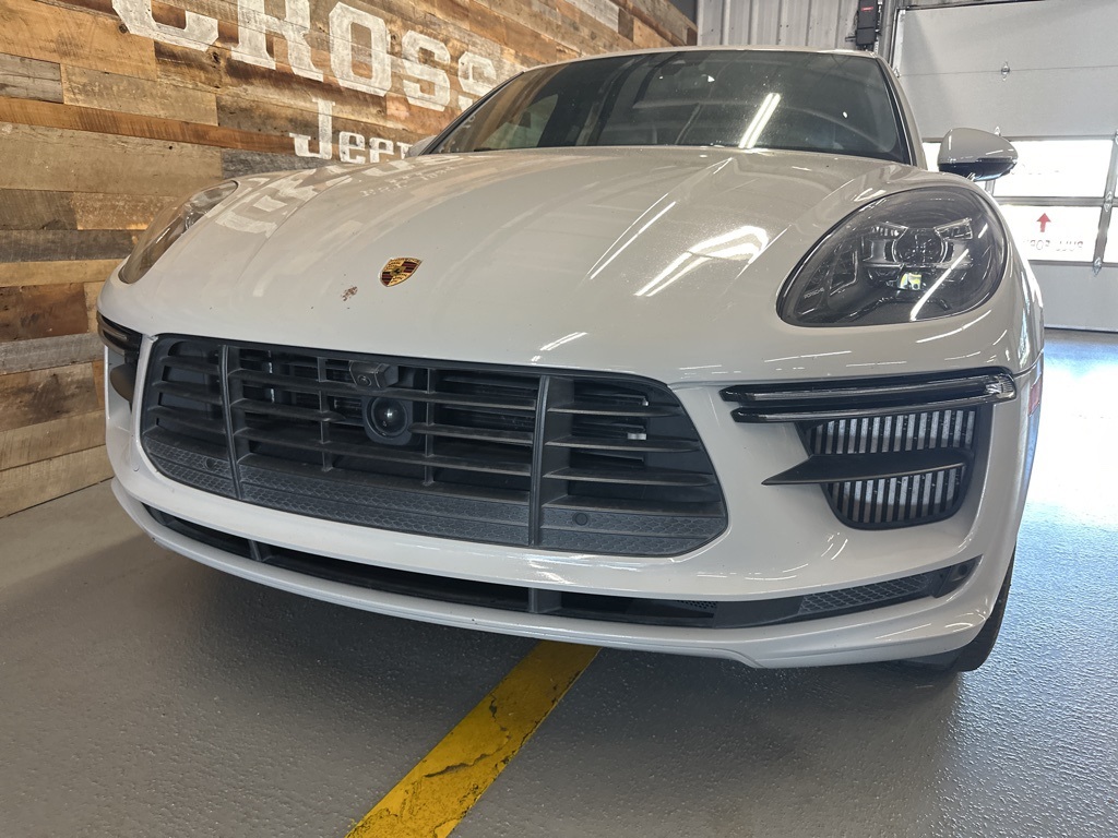 2020 Porsche Macan Turbo photo 3