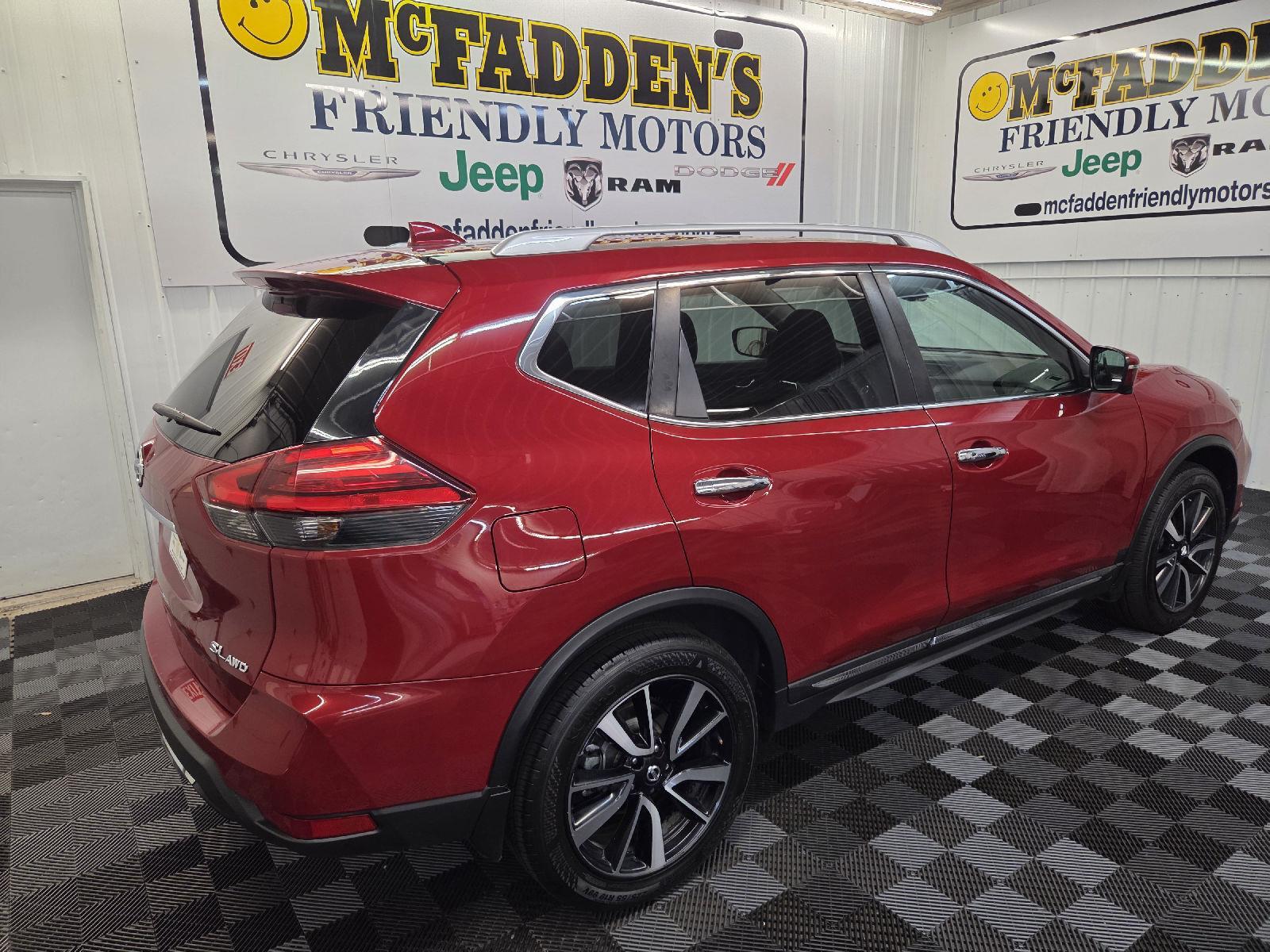 2017 Nissan Rogue SL photo 2