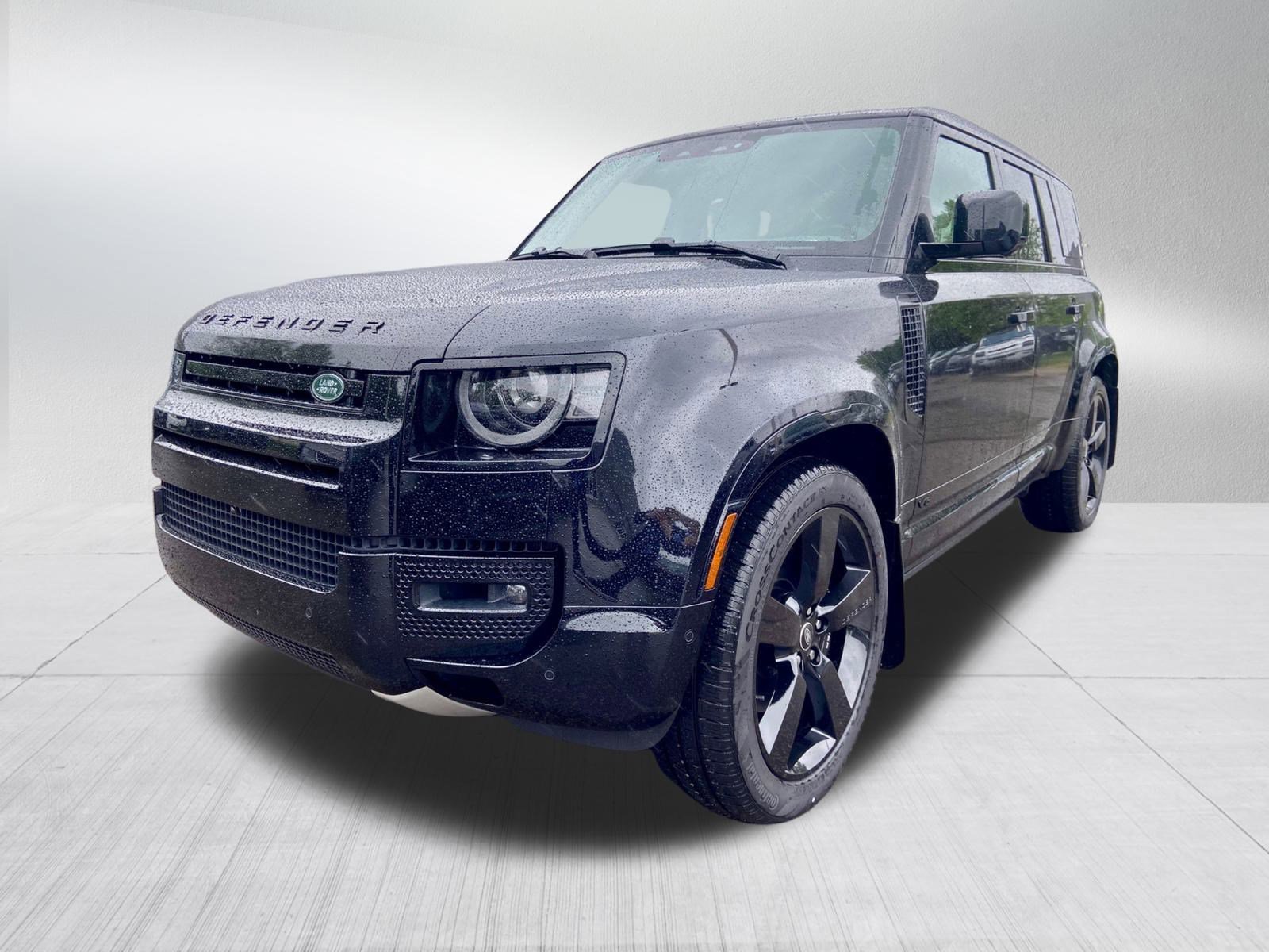 2025 Land Rover Defender V8's photo