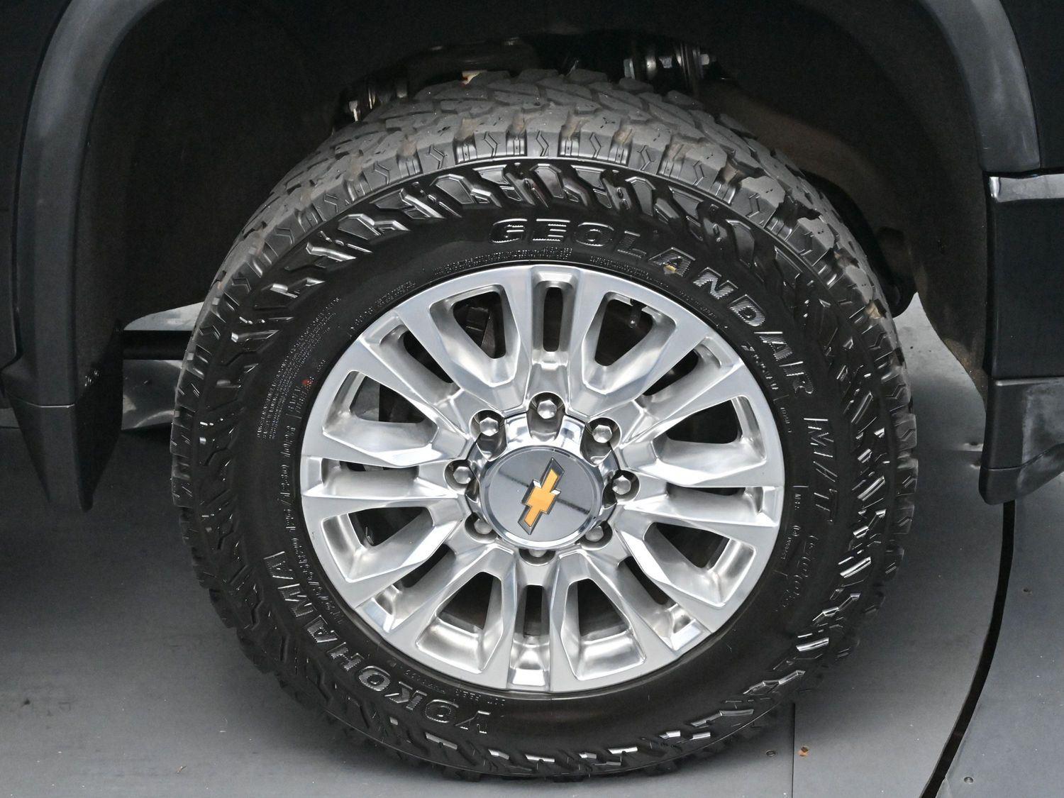 2023 Chevrolet Silverado 2500HD High Country photo 31
