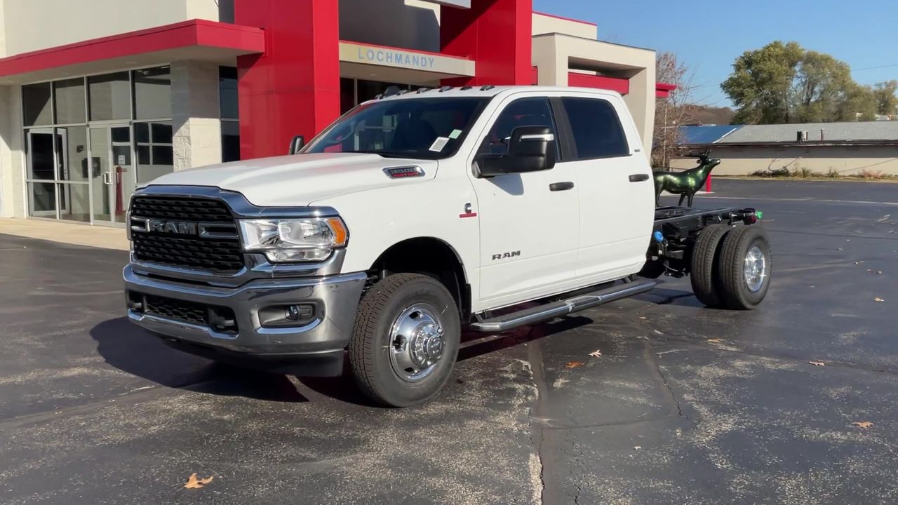 2024 Ram 3500 SLT photo 4