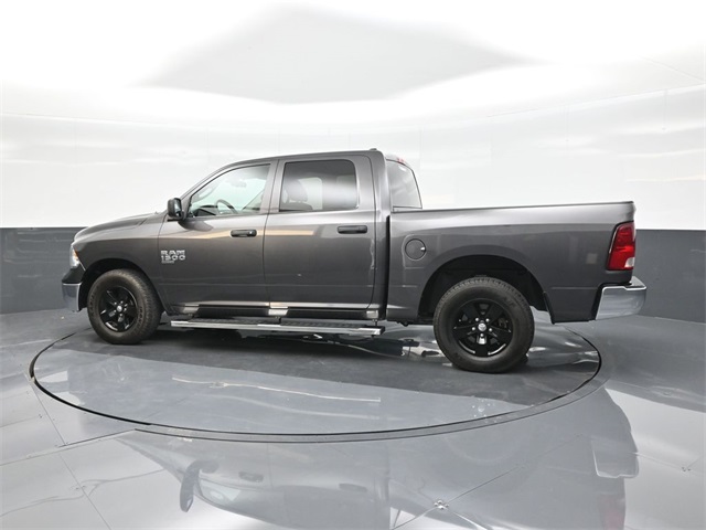 2022 Ram 1500 Classic SLT photo 4