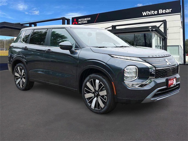 2025 Mitsubishi Outlander SE's photo