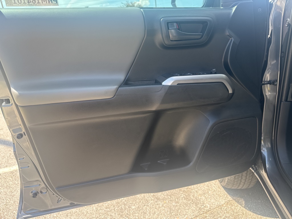 2022 Toyota Tacoma SR5 photo 10
