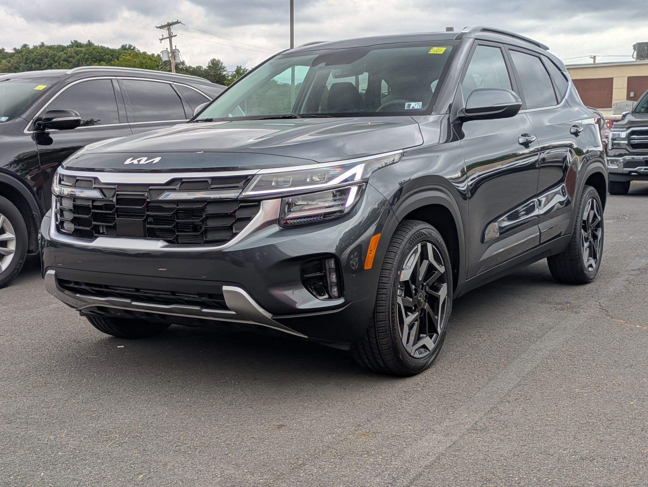 2026 Kia Seltos SX photo 3