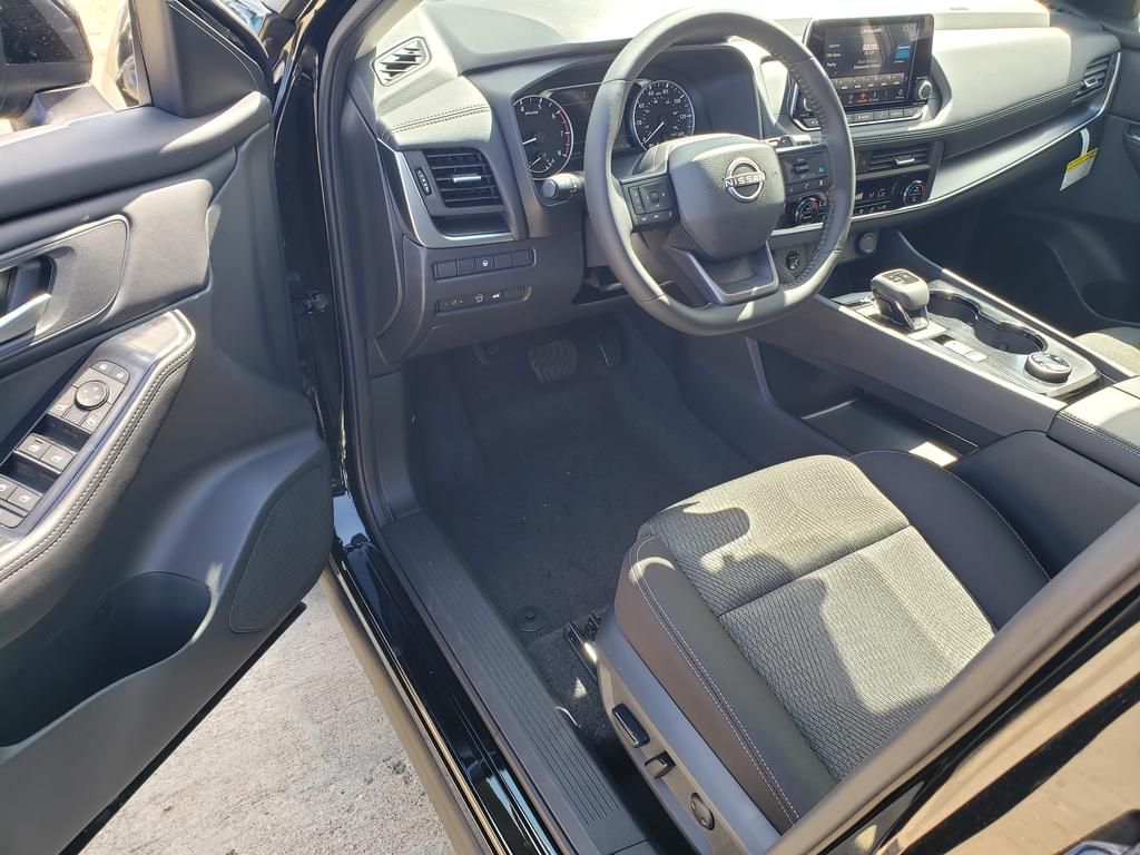 2026 Nissan Rogue SV photo 4