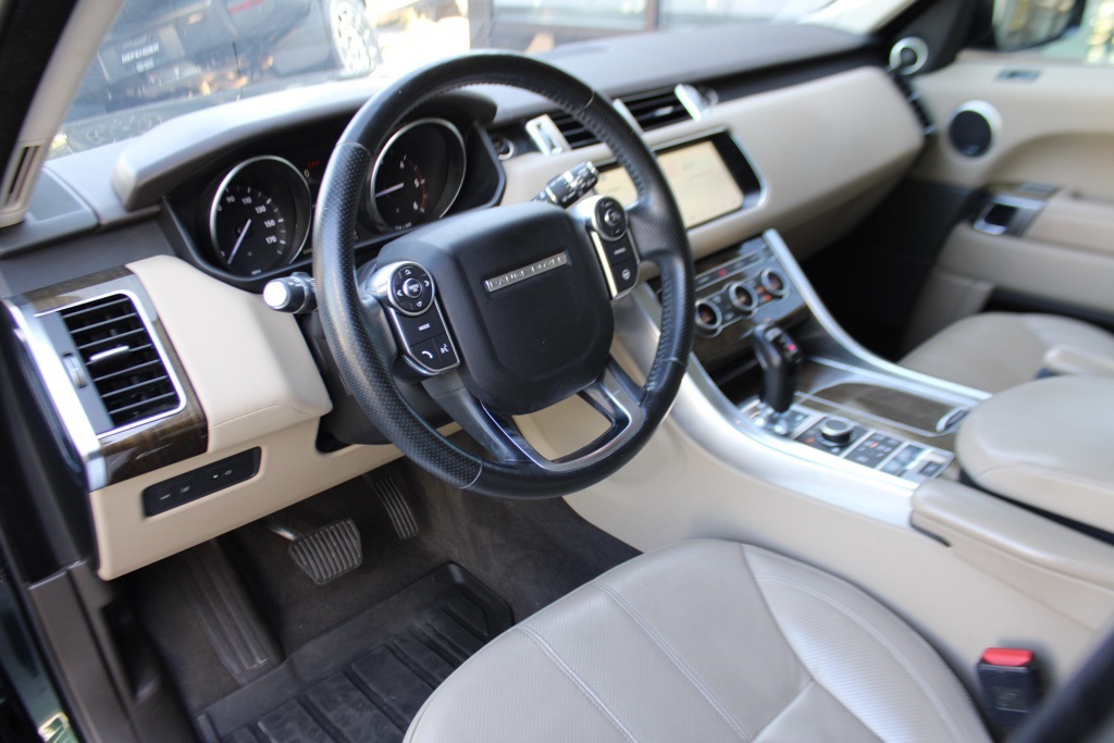 2017 Land Rover Range Rover Sport HSE photo 4