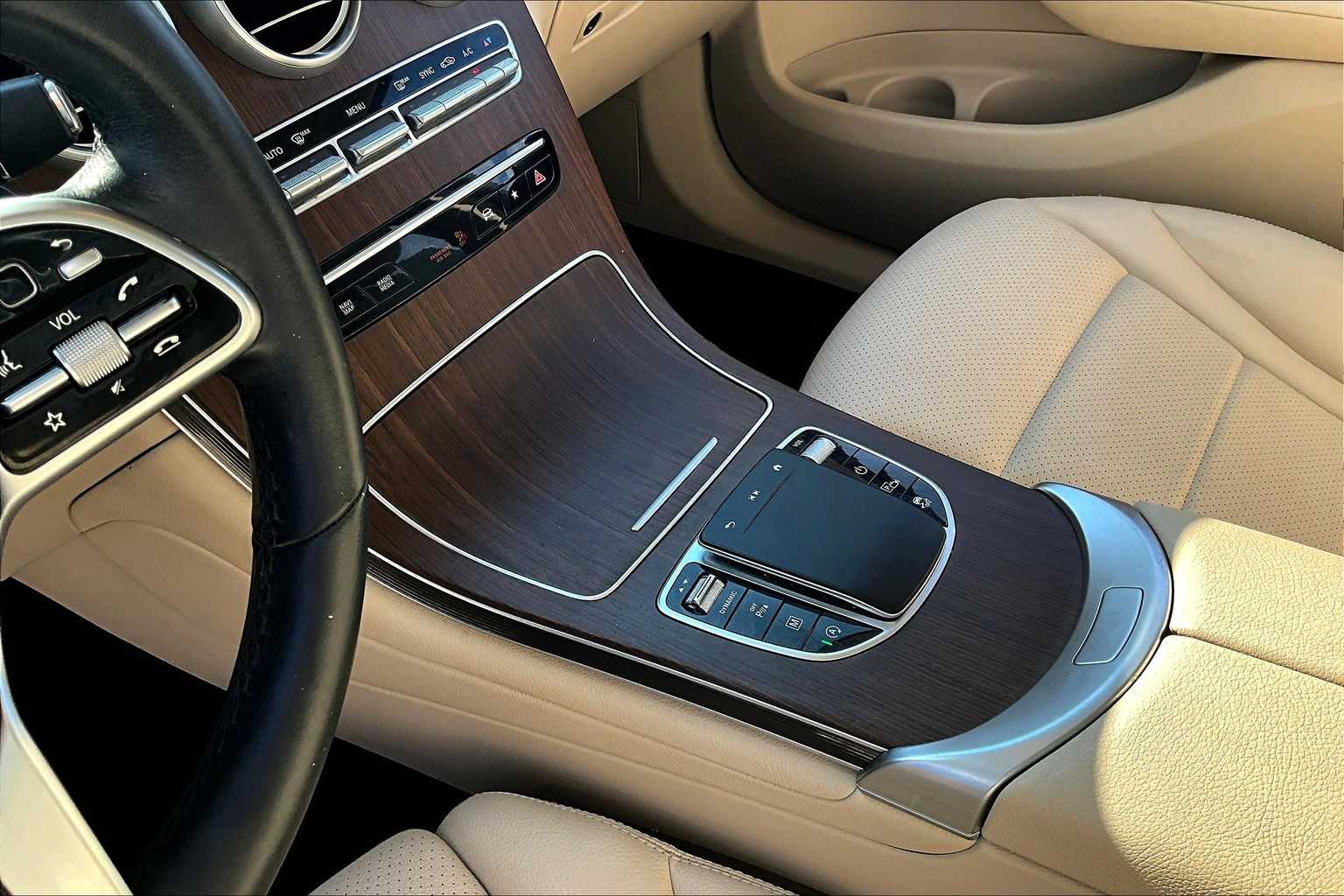 2022 Mercedes Benz GLC 300 photo 14