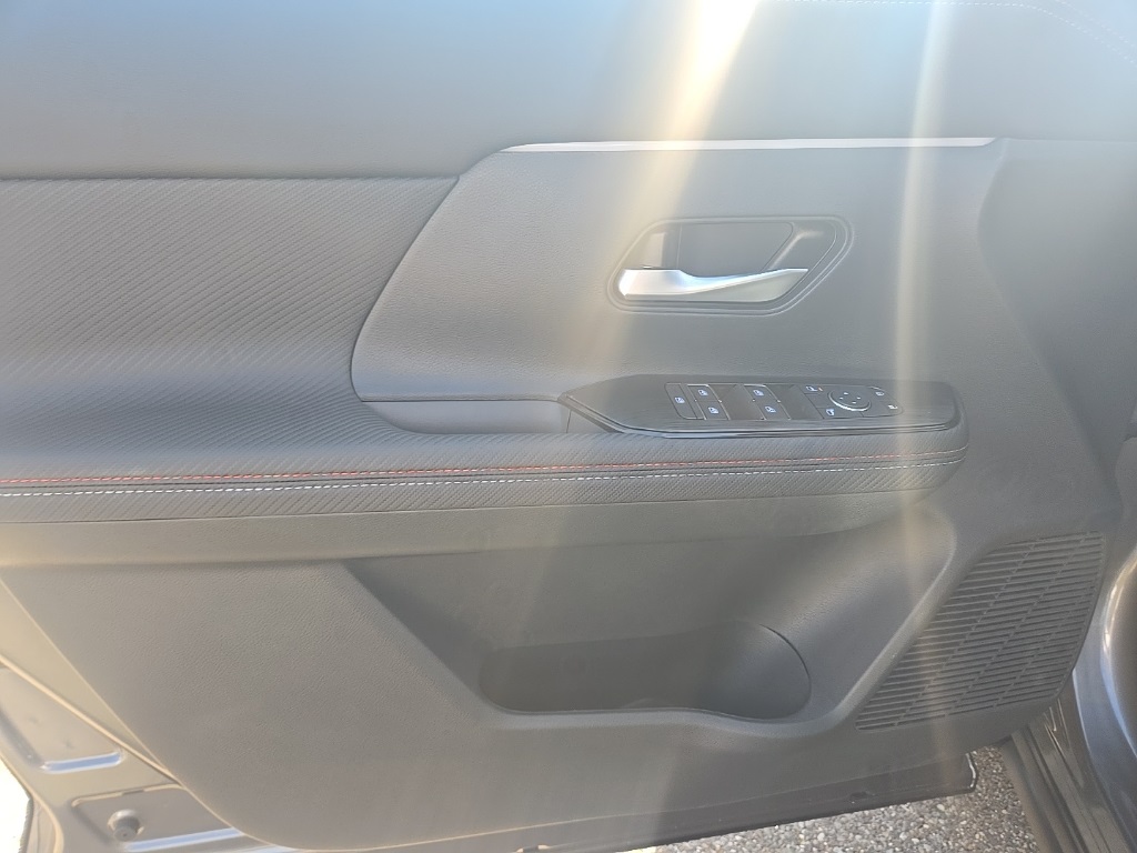 2026 Nissan Kicks SR photo 10