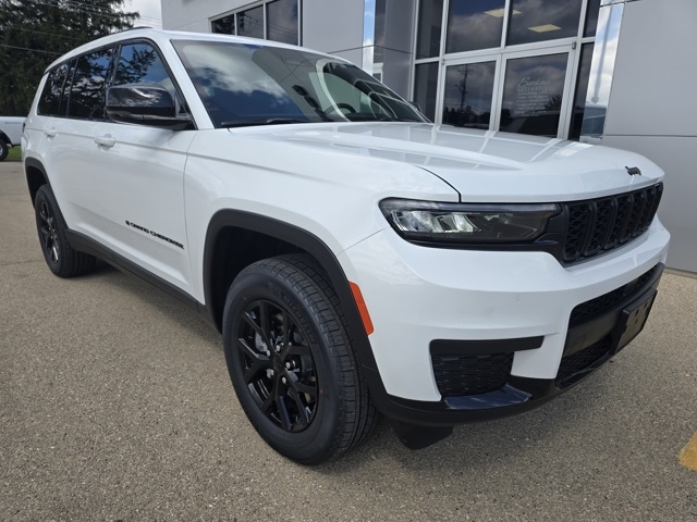 2025 Jeep Grand Cherokee L Altitude's photo