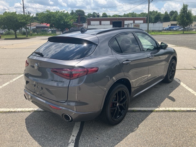 2021 Alfa Romeo Stelvio Ti photo 5