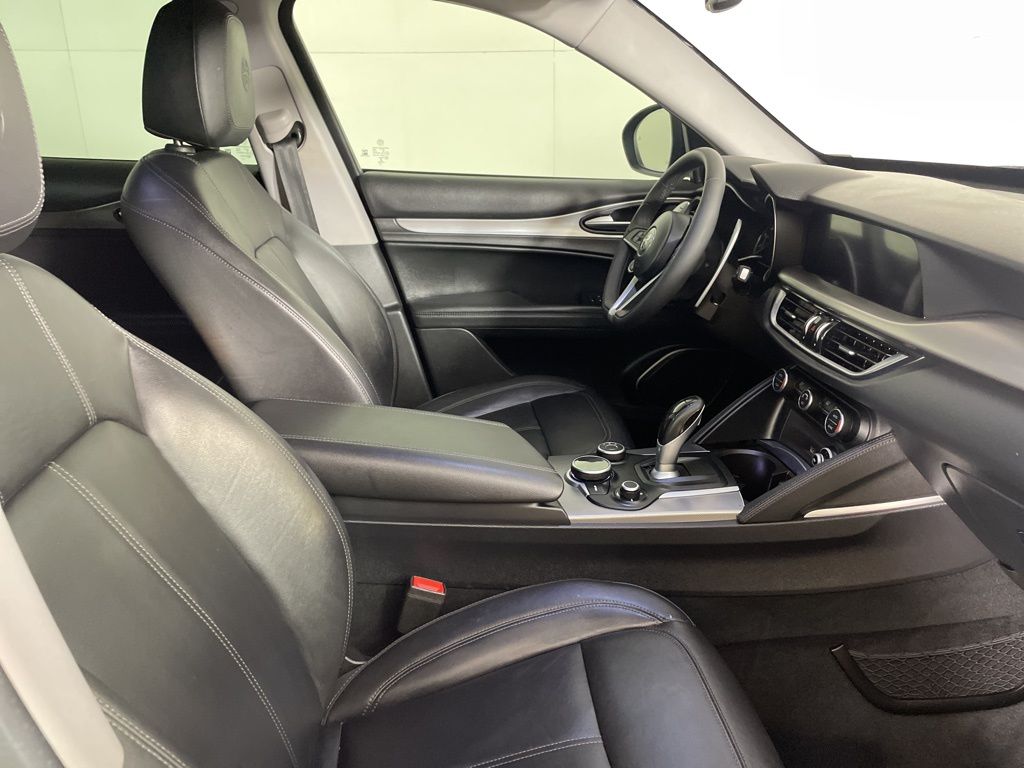 2018 Alfa Romeo Stelvio Base photo 13