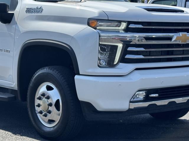 2023 Chevrolet Silverado 3500HD High Country photo 2