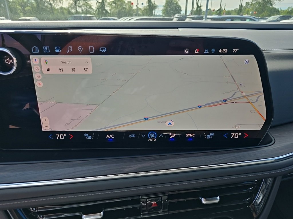 2025 Chevrolet Suburban LT photo 13