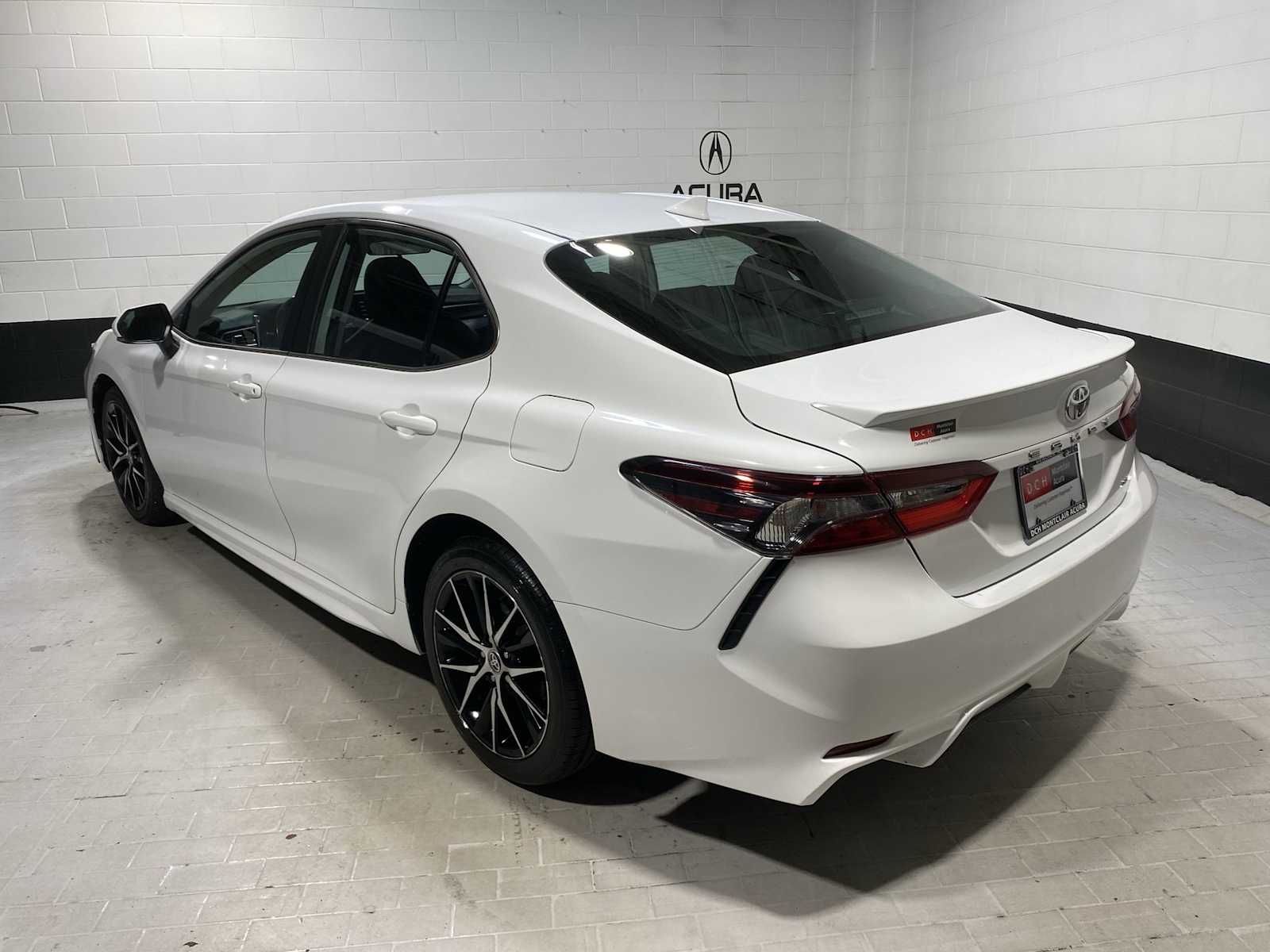 2022 Toyota Camry SE photo 4