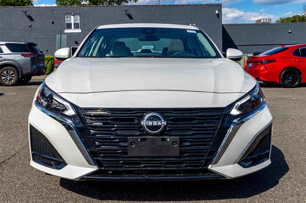 2025 Nissan Altima SV photo 2