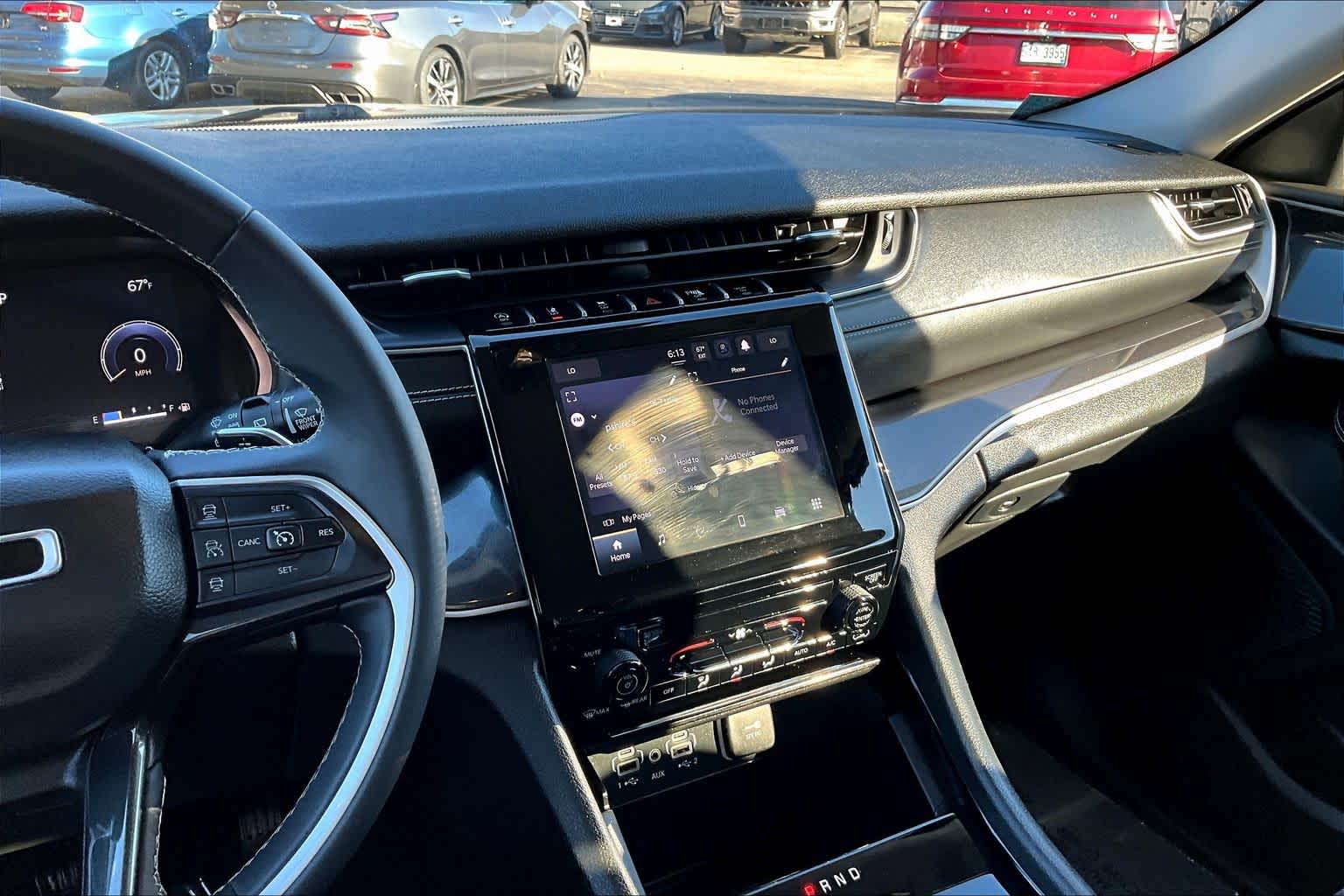 2023 Jeep Grand Cherokee Laredo photo 3