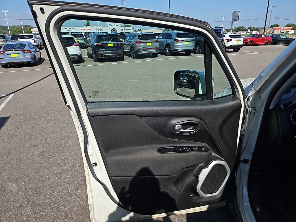 2019 Jeep Renegade Latitude photo 12