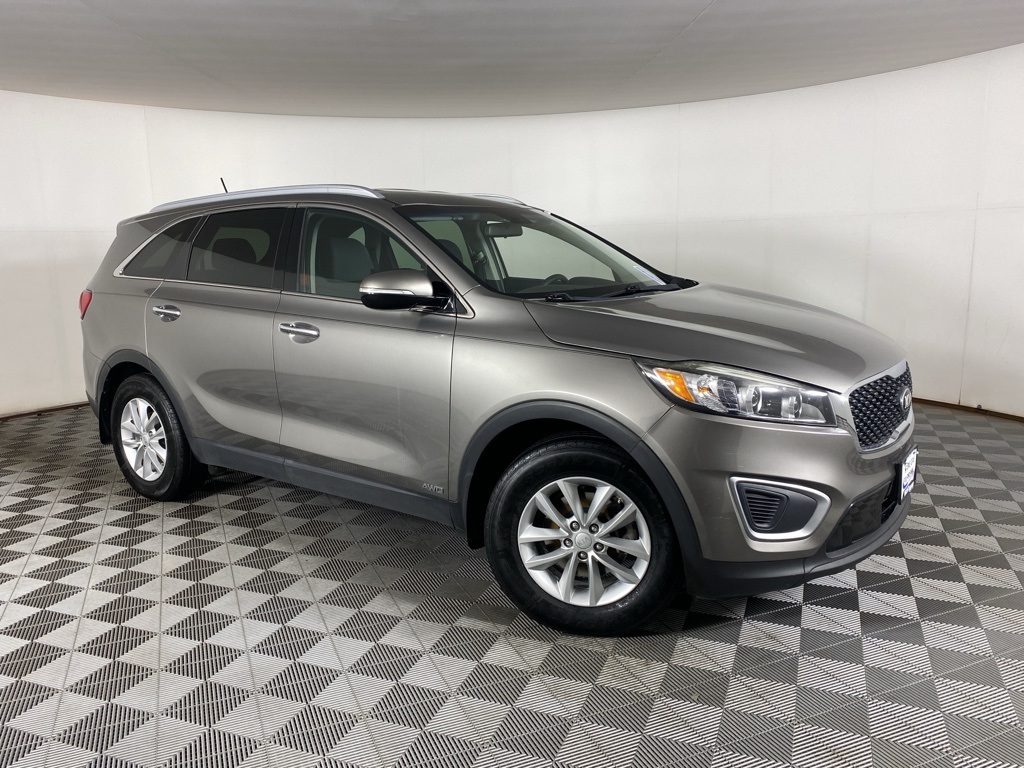2017 Kia Sorento LX photo 2