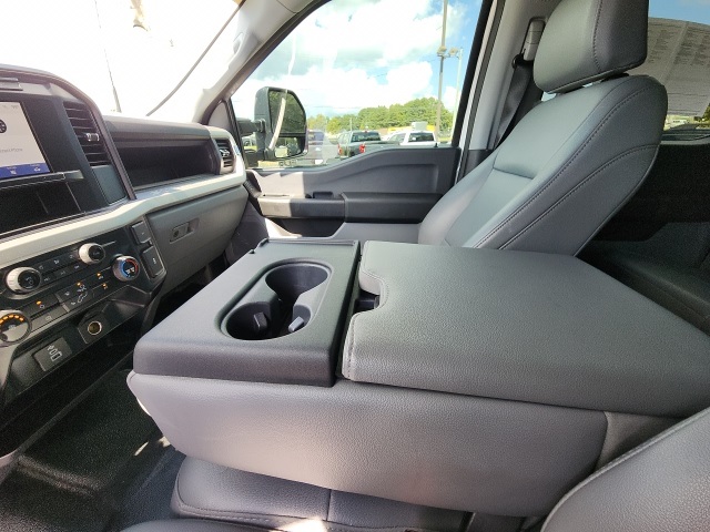 2024 Ford F-350 photo 21