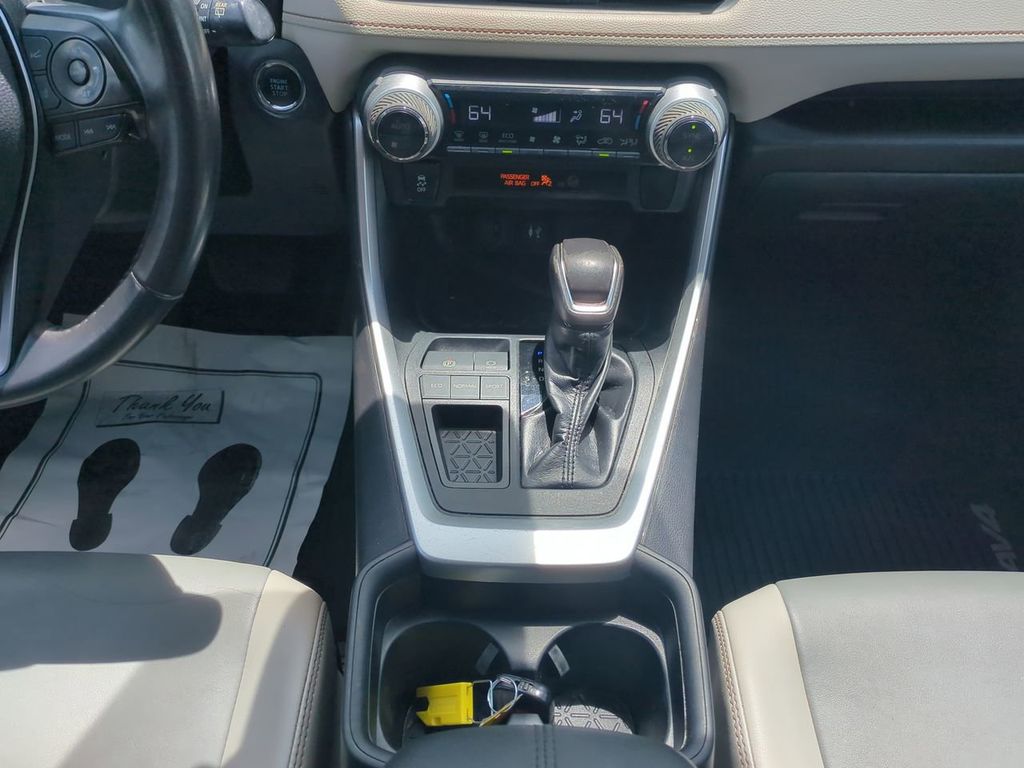 2019 Toyota RAV4 XLE Premium photo 18