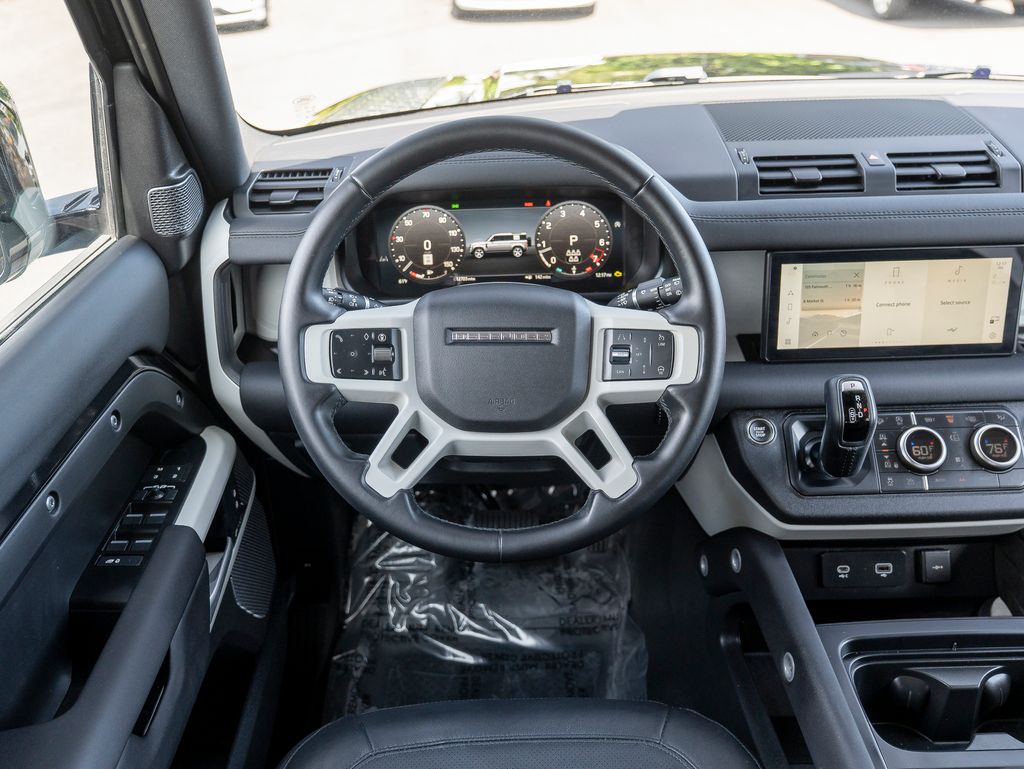 2024 Land Rover Defender 110 S photo 9