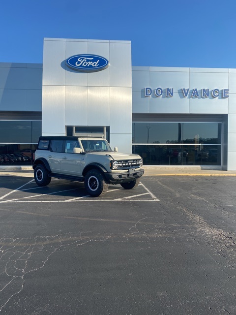 2025 Ford Bronco 4-Door Outer Banks's photo
