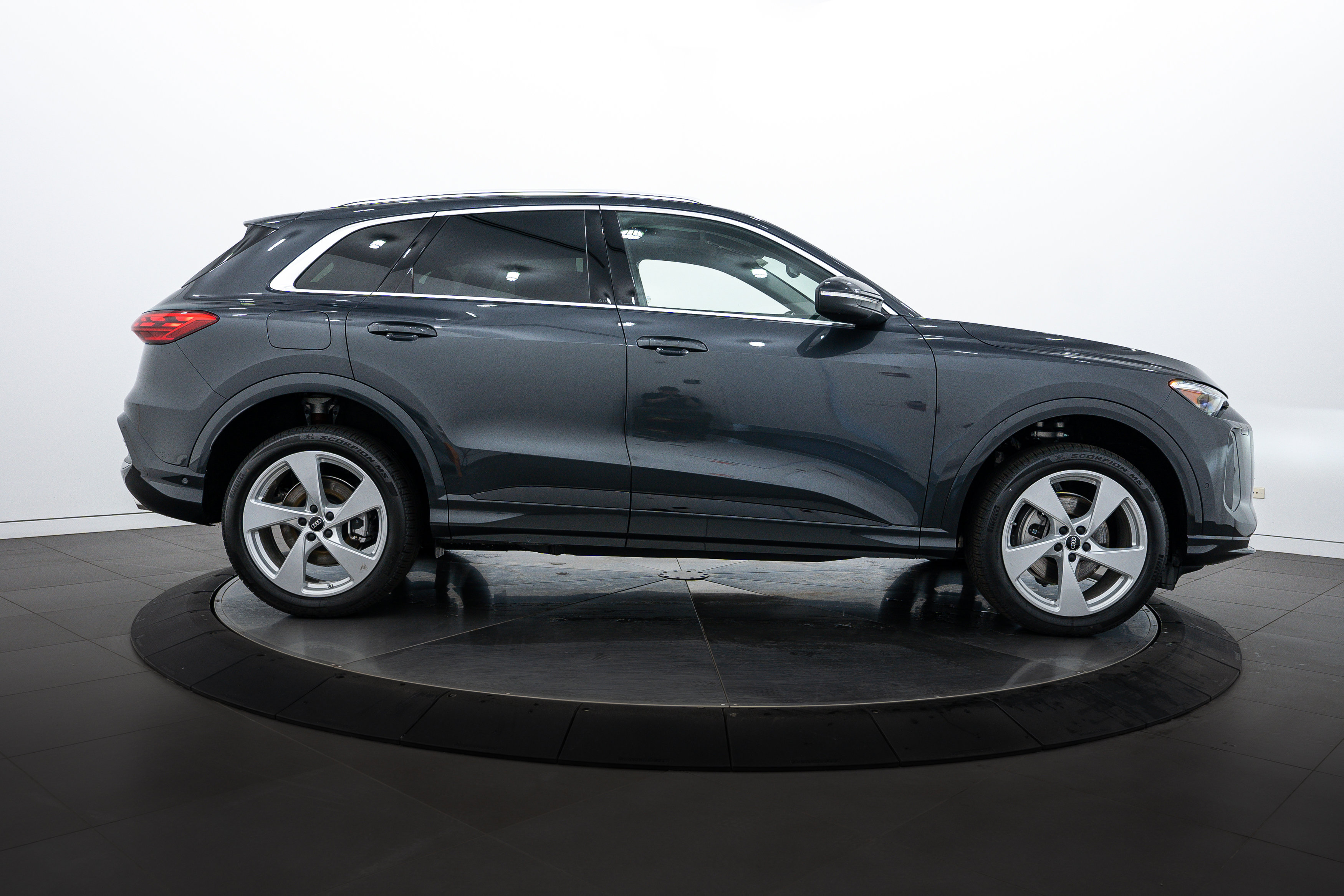 2025 Audi Q5 2.0T Premium Plus photo 3