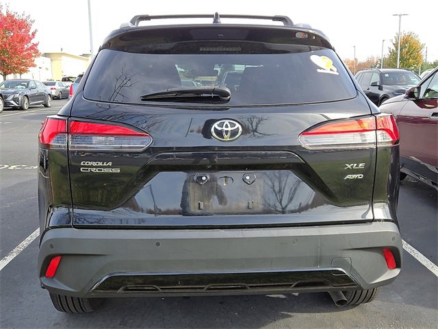 2022 Toyota Corolla Cross XLE photo 2