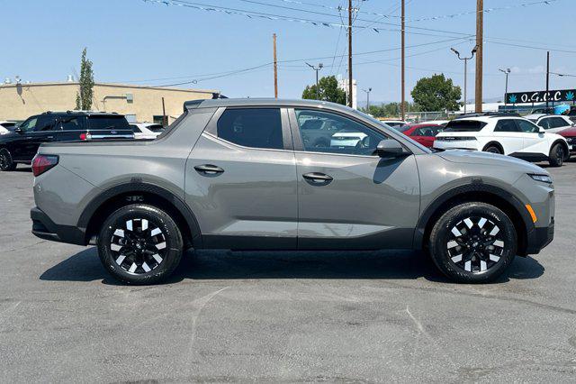 2025 Hyundai Santa Cruz SE photo 2