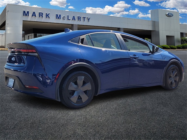 2024 Toyota Prius LE photo 3