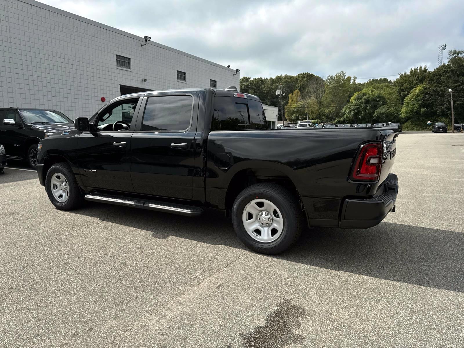 2025 Ram 1500 Tradesman photo 3