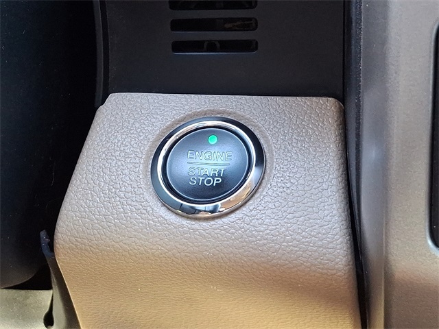 2015 Ford F-150 Lariat photo 24