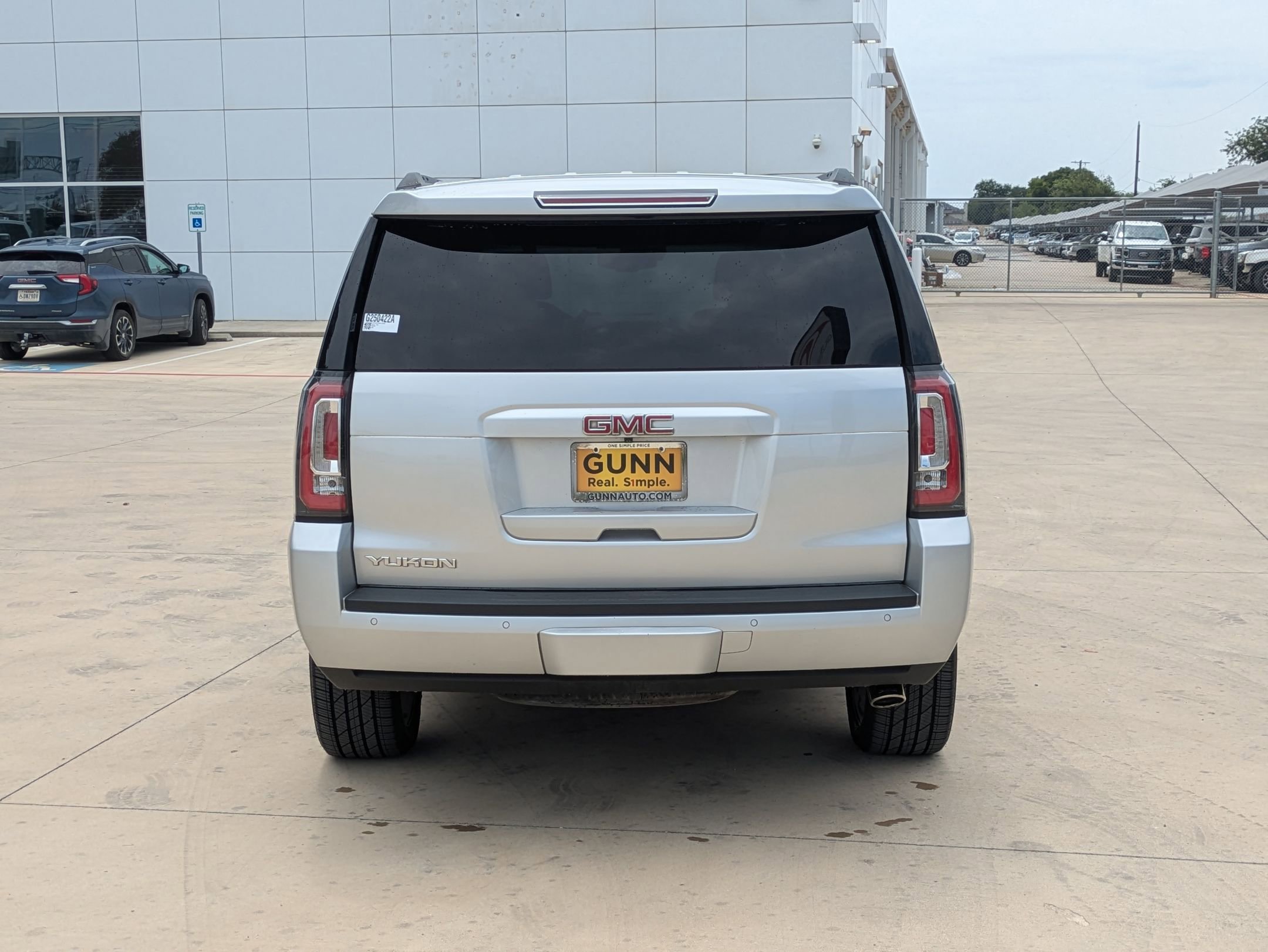 2019 Gmc Yukon SLT photo 3