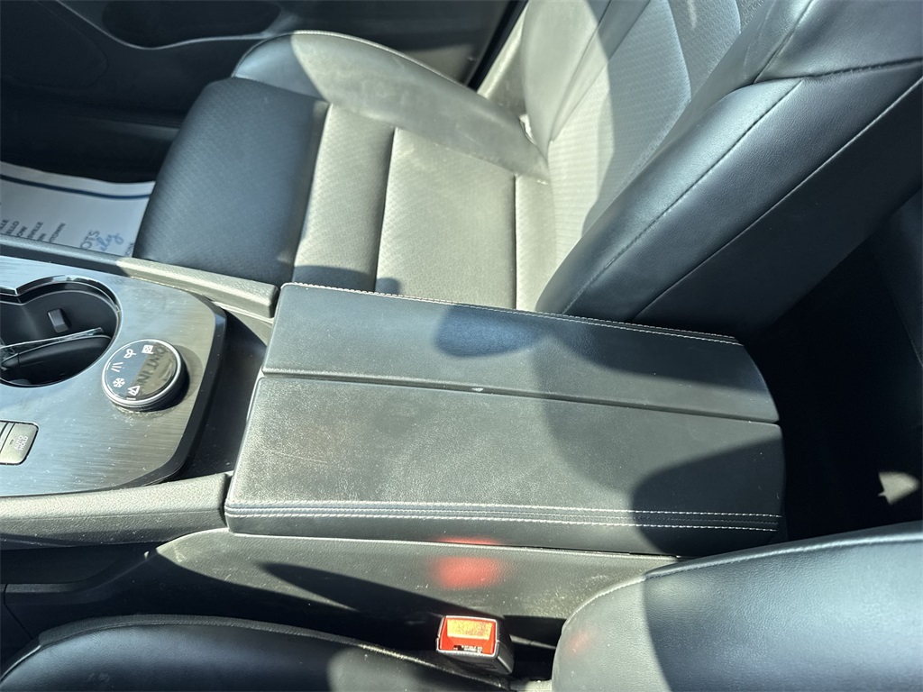 2023 Nissan Rogue SV photo 26