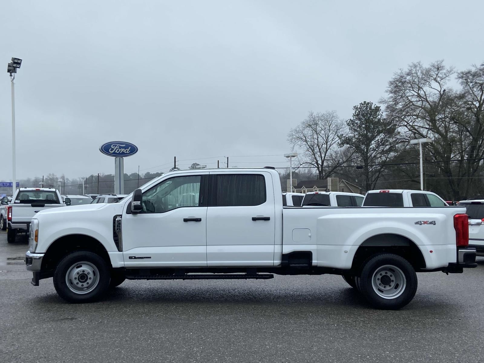 2024 Ford F-350 XLT photo 6