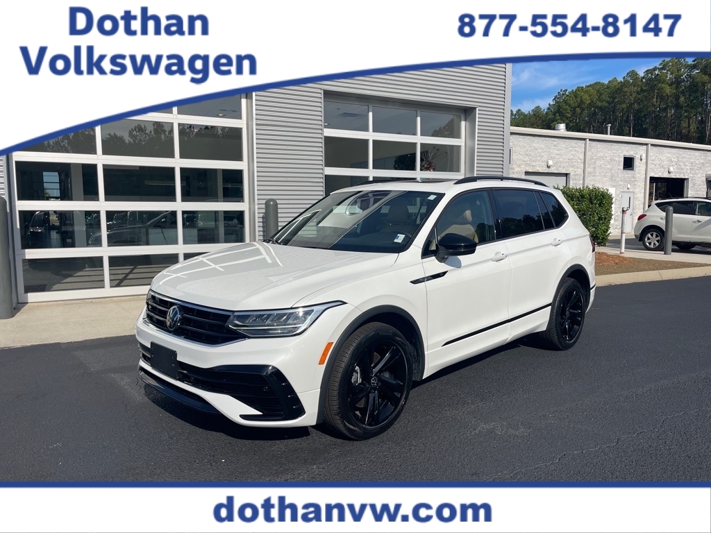 2024 Volkswagen Tiguan SE R-LINE BLACK's photo