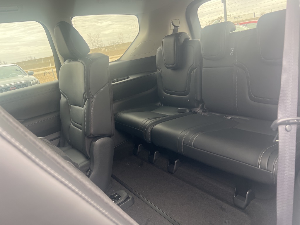 2025 Nissan Armada SV photo 13