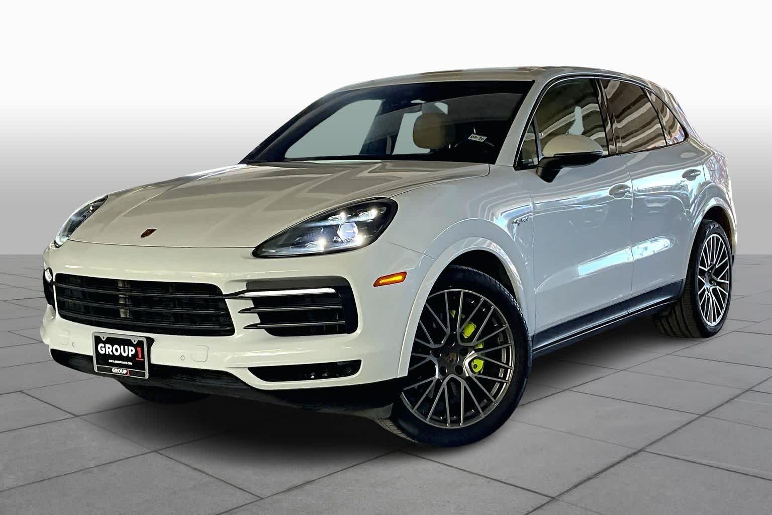 2022 Porsche Cayenne Platinum Edition's photo
