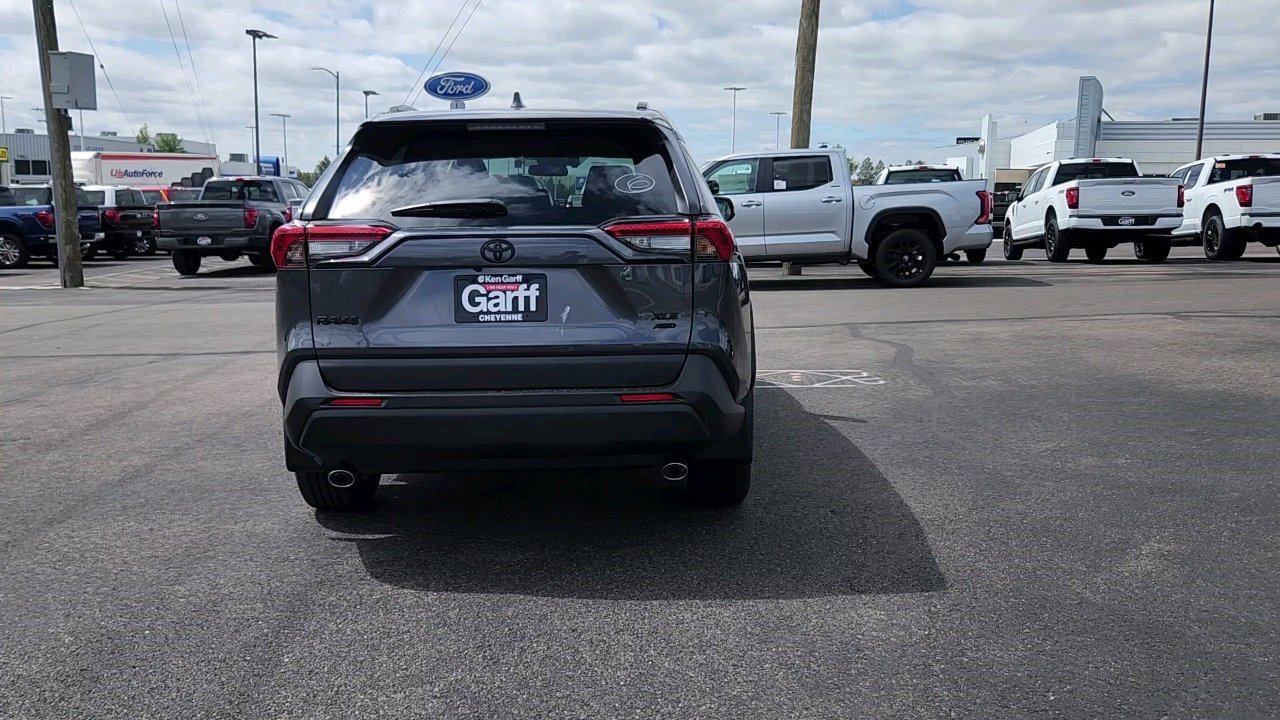2025 Toyota RAV4 XLE Premium photo 4
