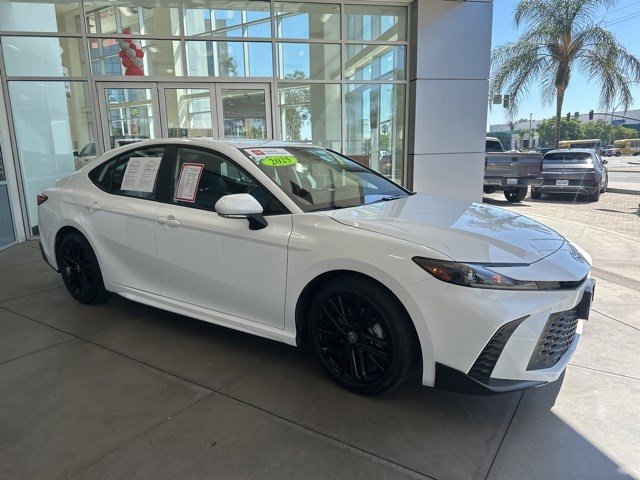 2025 Toyota Camry SE photo 6