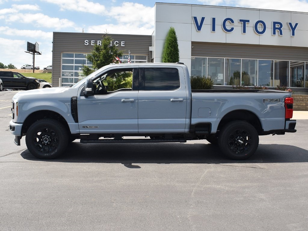 2025 Ford F-250 Lariat photo 2