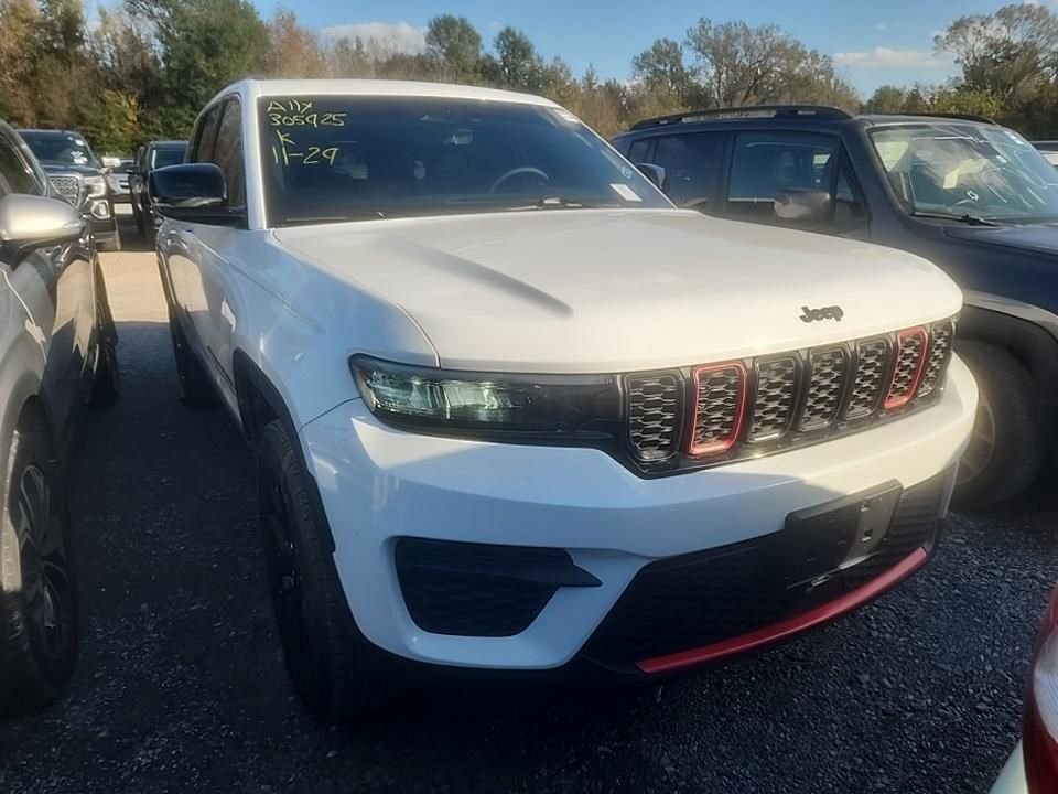 2025 Jeep Grand Cherokee Altitude's photo