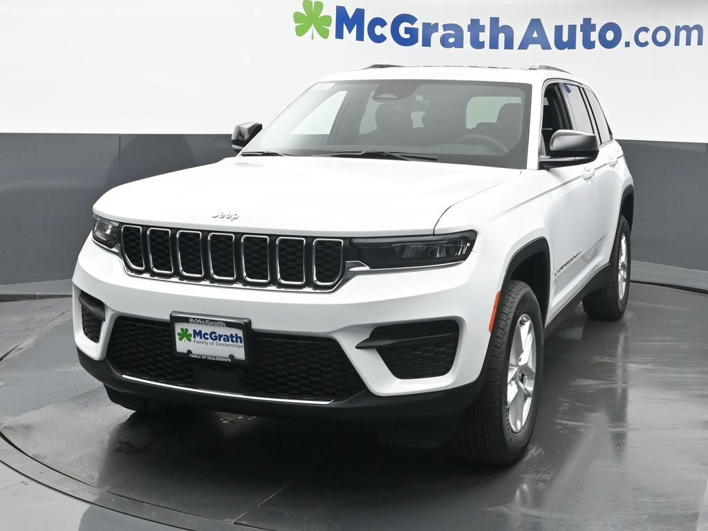 2025 Jeep Grand Cherokee Laredo X photo 3