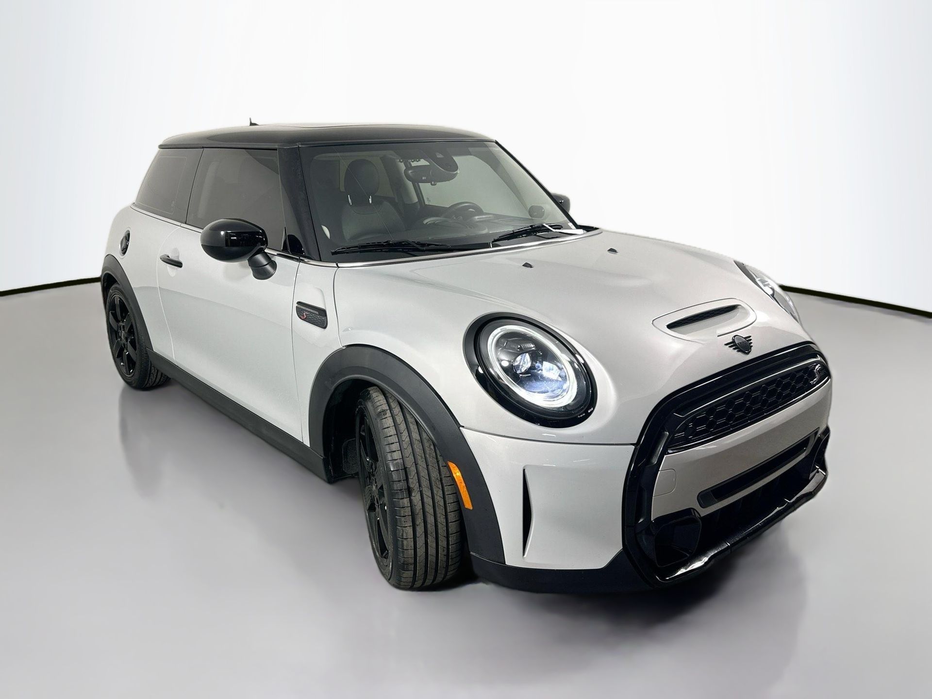 2022 Mini Cooper S Iconic photo 2