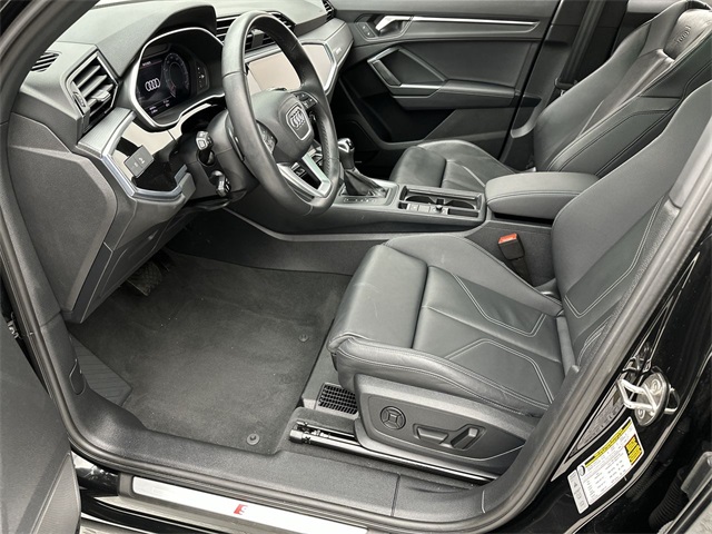2024 Audi Q3 S line Premium Plus photo 3